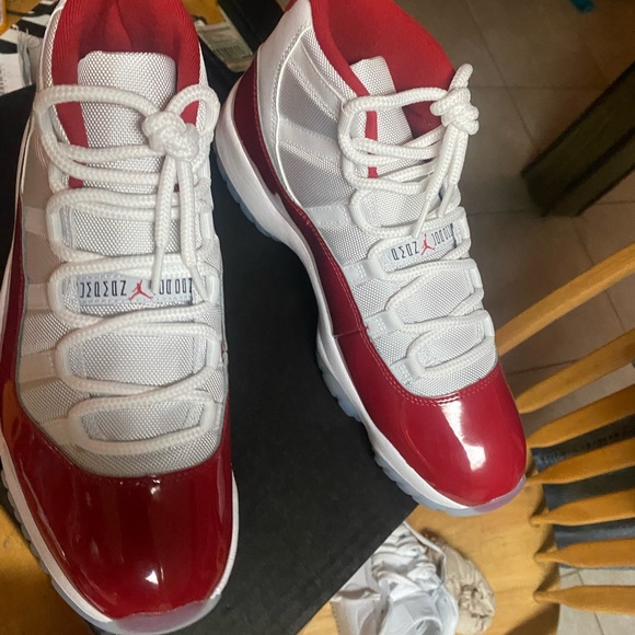 Retro Jordan cherry 11s DS never worn don’t have original box bought off goat main image 5